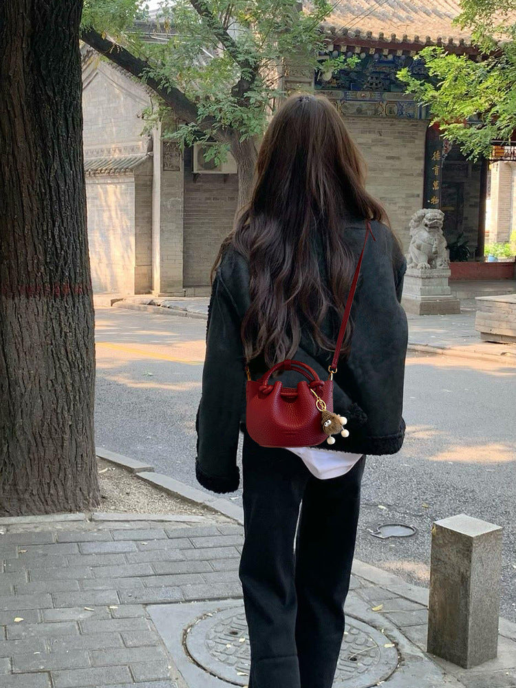 Popular Red Lightweight Bucket Bag Women's New Summer Super Hot Light Luxury Niche High-end Messenger Bag