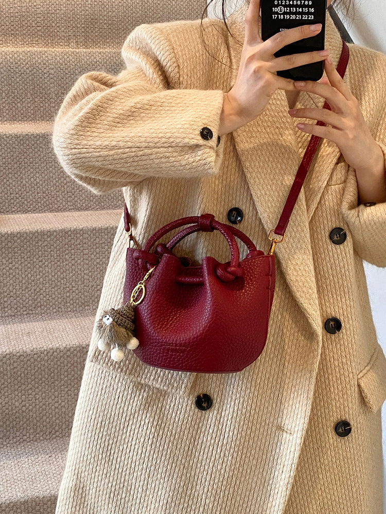 Popular Red Lightweight Bucket Bag Women's New Summer Super Hot Light Luxury Niche High-end Messenger Bag